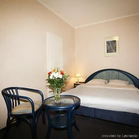 Crystal Hotel 3*