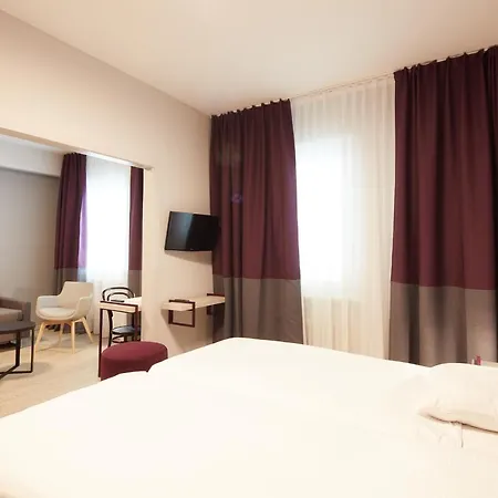 Hotel Crystal 3*